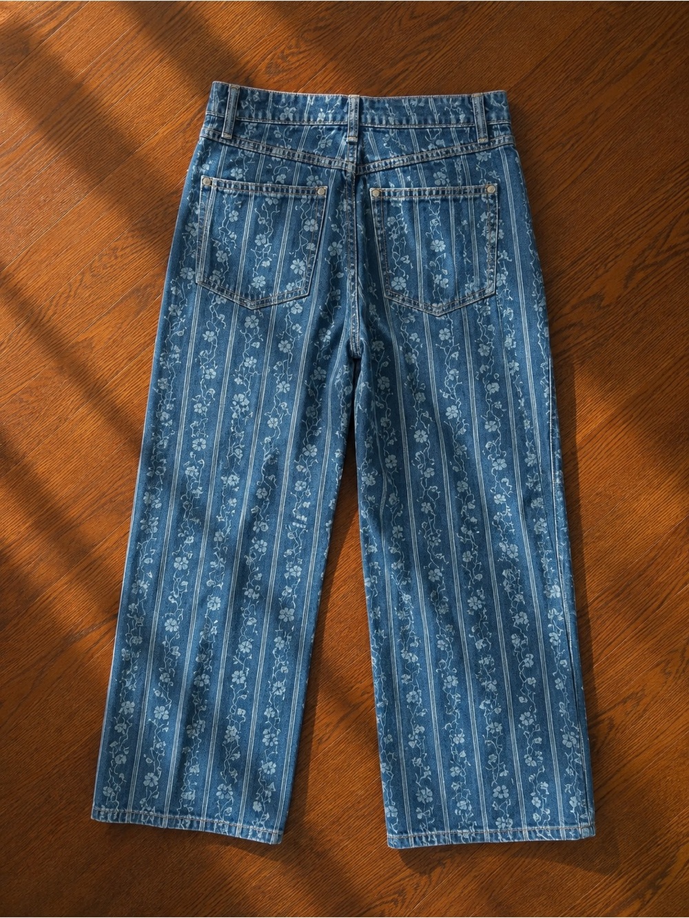 We The Free Tennessee Low Rise Boyfriend Jean w/ Floral Pattern Sz 31 NWOT - Picture 2 of 4